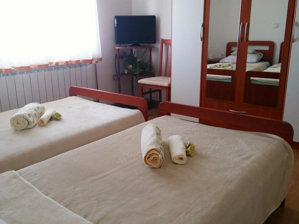 Guest House Domig Licko Lesce Esterno foto