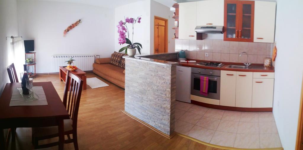 Guest House Domig Licko Lesce Esterno foto