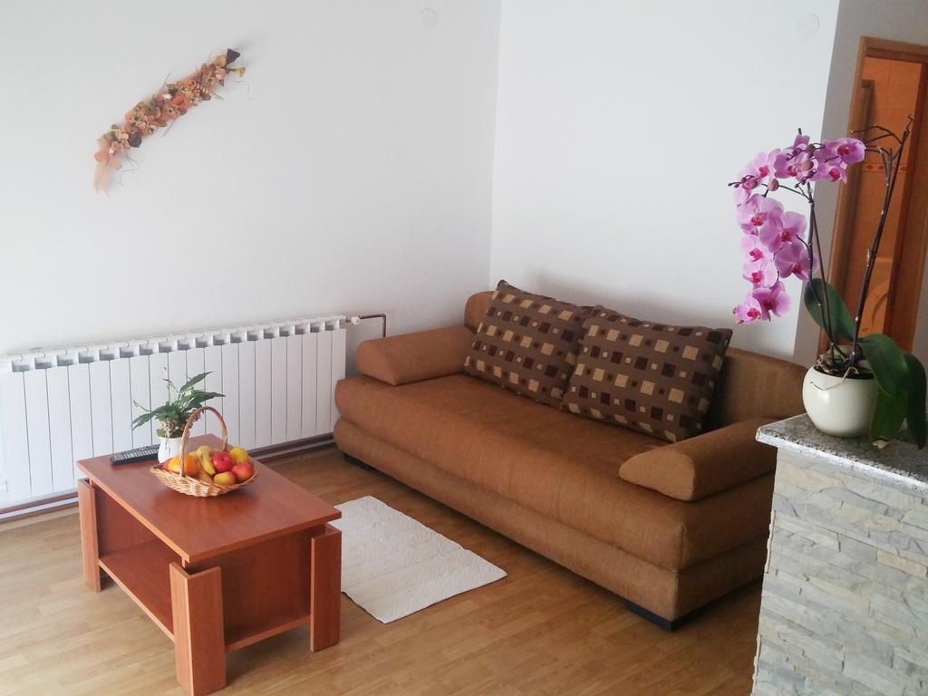Guest House Domig Licko Lesce Esterno foto