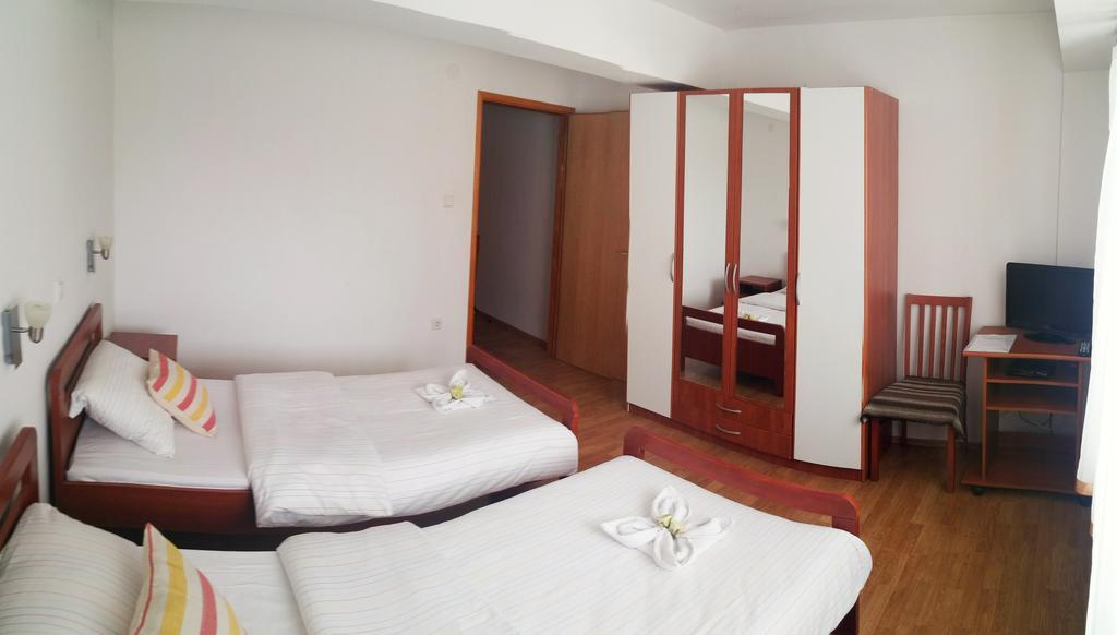 Guest House Domig Licko Lesce Esterno foto