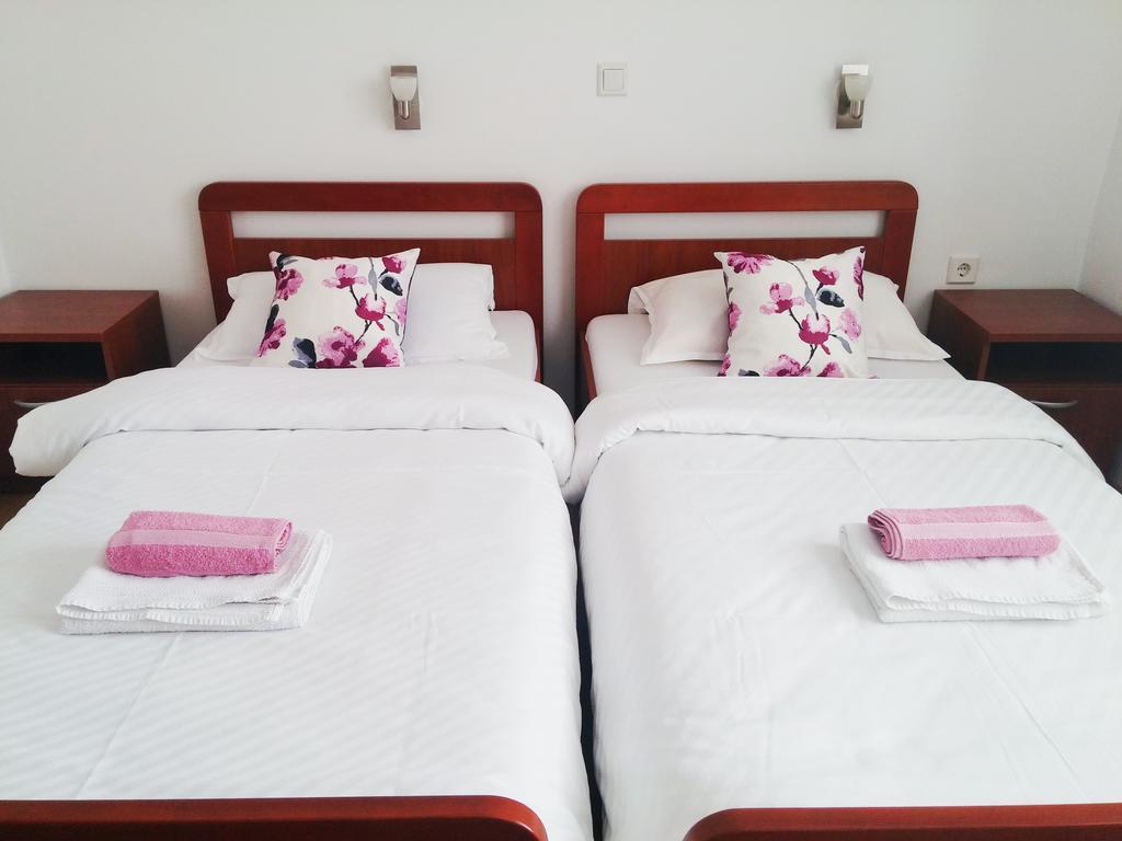 Guest House Domig Licko Lesce Esterno foto