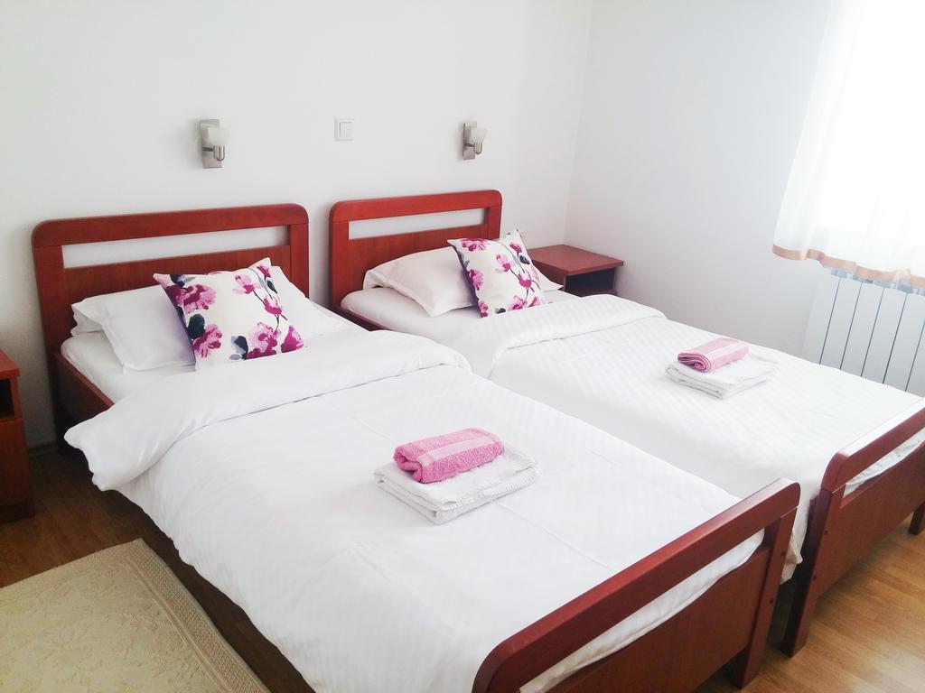 Guest House Domig Licko Lesce Esterno foto