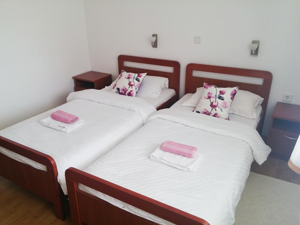 Guest House Domig Licko Lesce Esterno foto