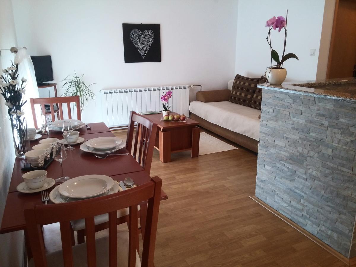 Guest House Domig Licko Lesce Esterno foto
