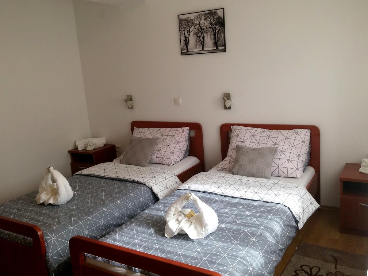 Guest House Domig Licko Lesce Esterno foto