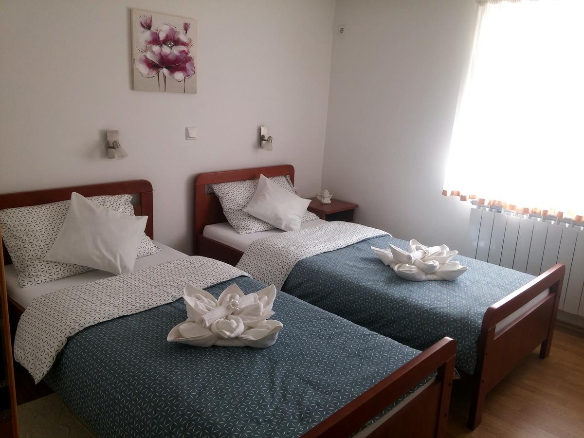 Guest House Domig Licko Lesce Esterno foto