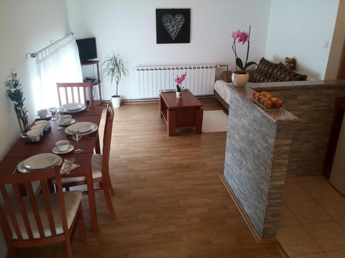 Guest House Domig Licko Lesce Esterno foto