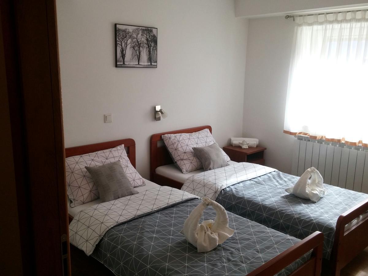 Guest House Domig Licko Lesce Esterno foto
