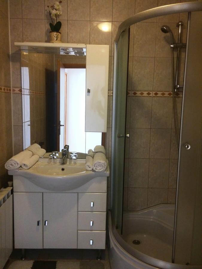 Guest House Domig Licko Lesce Esterno foto