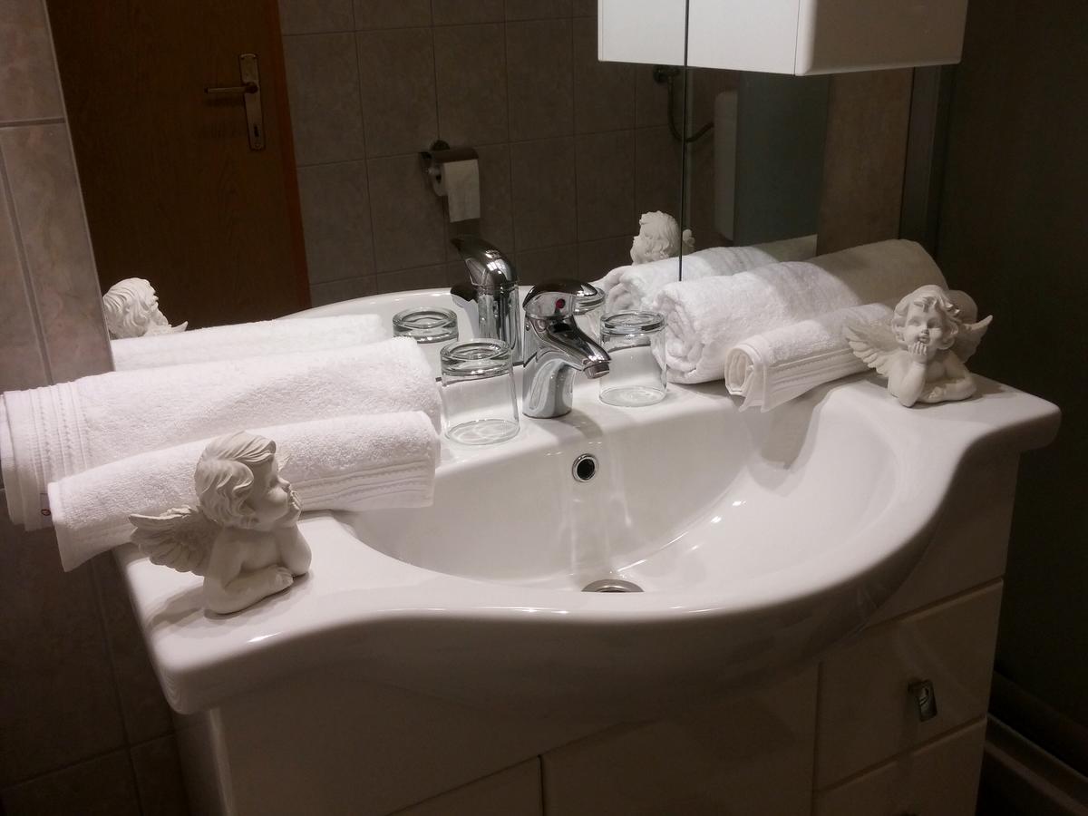 Guest House Domig Licko Lesce Esterno foto