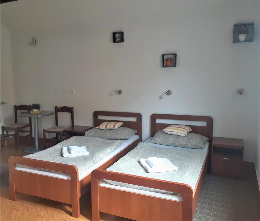 Guest House Domig Licko Lesce Esterno foto